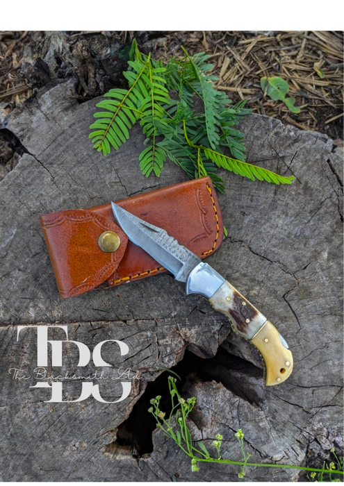 Handmade Foldable Pocket Knife with Intricate Design and Leather Pouch – Perfect for Christmas Gifts, Anniversary Gifts, and Groomsmen Gifts