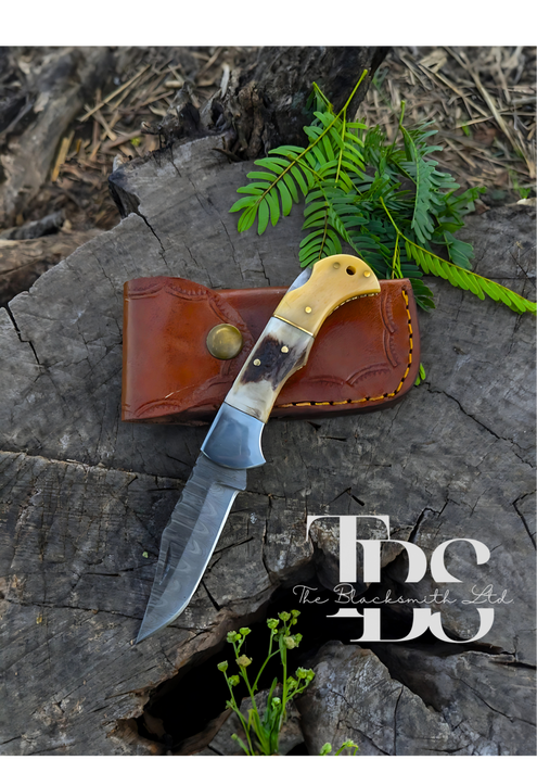 Handmade Foldable Pocket Knife with Intricate Design and Leather Pouch – Perfect for Christmas Gifts, Anniversary Gifts, and Groomsmen Gifts