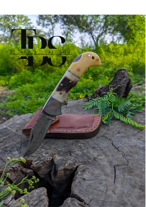 Handmade Foldable Pocket Knife with Intricate Design and Leather Pouch – Perfect for Christmas Gifts, Anniversary Gifts, and Groomsmen Gifts