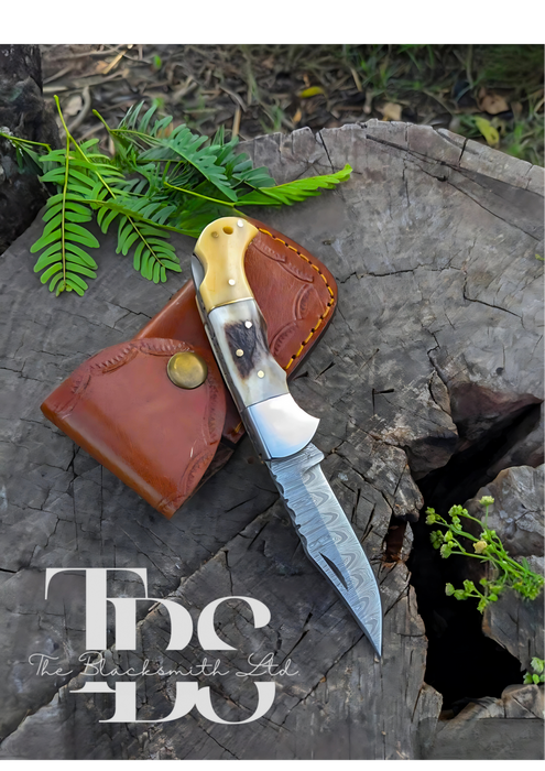 Handmade Foldable Pocket Knife with Intricate Design and Leather Pouch – Perfect for Christmas Gifts, Anniversary Gifts, and Groomsmen Gifts