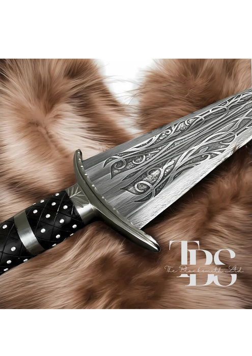 Handcrafted Cinquedea Sword – 20-Inch Blade with Engraved Vine and Celtic Knot Design | Unique Gift for Anniversaries, Christmas, Groomsmen, and Collectors